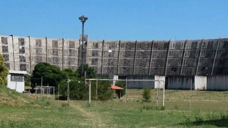 Përleshje e madhe mes shqiptarëve dhe afrikanëve në burgun e Firencës, pesë të lënduar rëndë