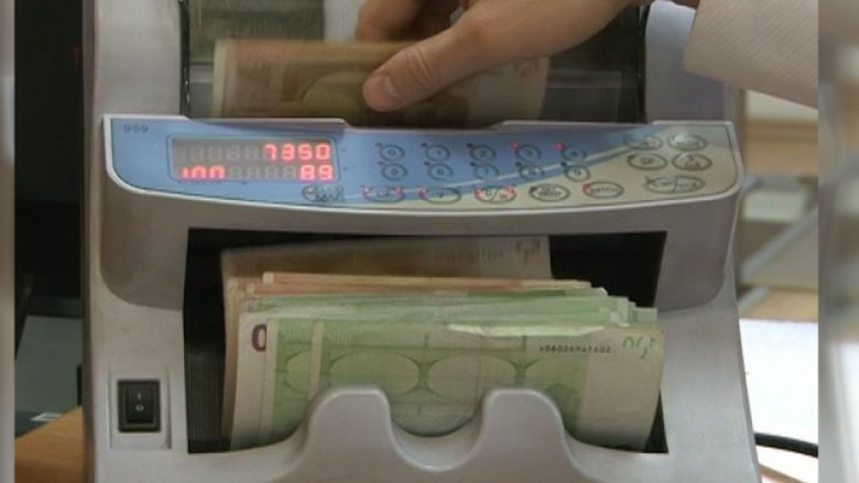 Pse leku dhe denari nuk konvertohen nga bankat komerciale në Kosovë?