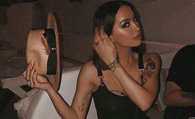 Dafina Zeqiri elegante dhe provokuese në të zezë