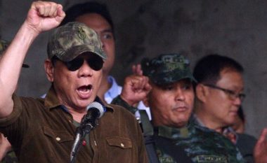 Duterte inkurajon ushtrinë e Filipineve: Bëni kryengritje nëse doni të më rrëzoni
