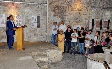 Në Hamam të Prizrenit ekspozohen diploma, vendime, vula e monedha të vjetra 250 vjet