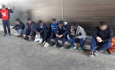 Për pesë ditë janë zbuluar 121 emigrantë në linjën kufitare në Llojan