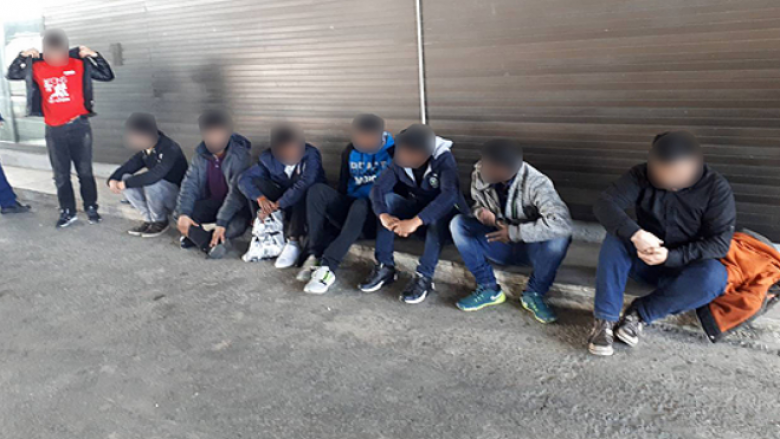 Për pesë ditë janë zbuluar 121 emigrantë në linjën kufitare në Llojan