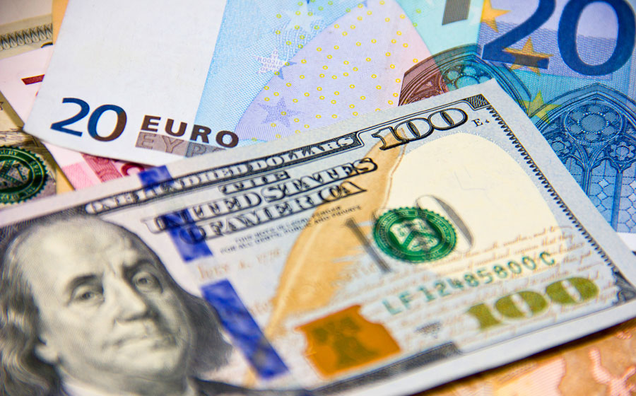Dollari fiton mbi euron pas rritjes së shitjeve me pakicë në SHBA