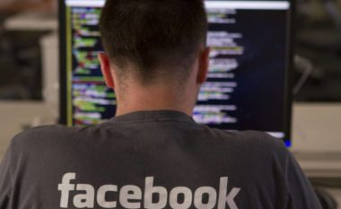 Facebook u jep reklamuesve të dhënat private të përdoruesve