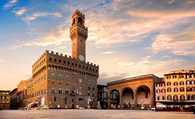 Firenca ndalon ngrënien e ushqimit në rrugë