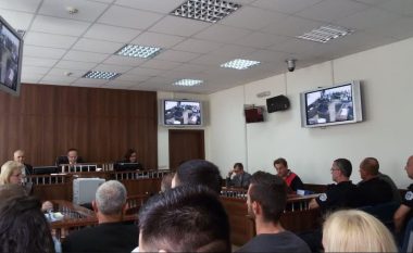 Gjyqtari ofendohet nga publiku në gjykimin për krime lufte në Krushë të Vogël