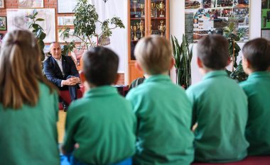 Haradinaj uron nxënësit për fillimin e vitit të ri shkollor