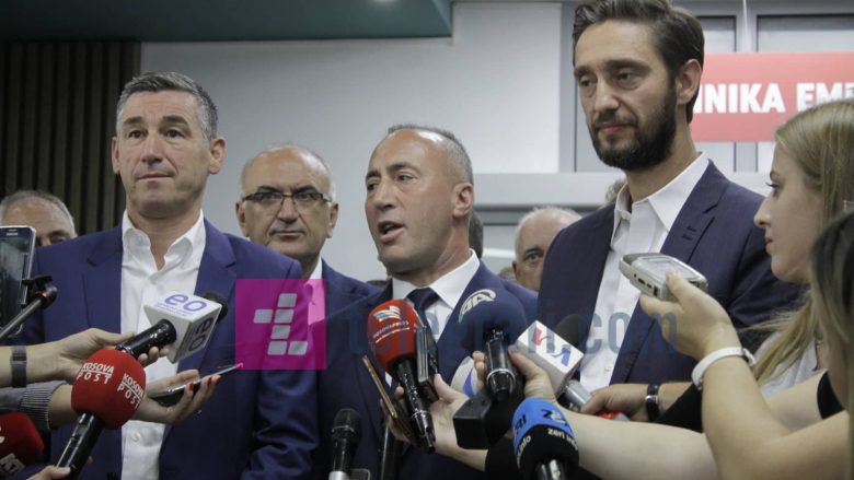Pyetet për listat e veteranëve, Haradinaj thotë “rroftë UÇK-ja”