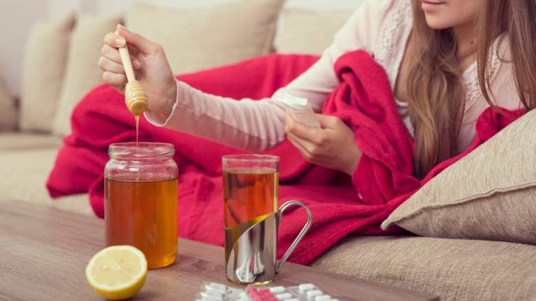 Ekspertët shëndetësorë: Kollin trajtojeni me mjaltë, e jo me antibiotikë