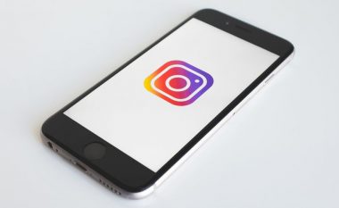 Instagram po teston një mënyrë për të bërë tag shoqërinë tuaj në video