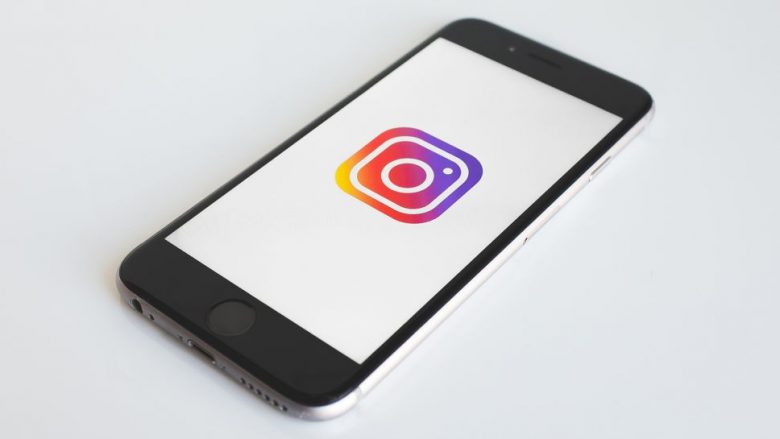 Instagram po teston një mënyrë për të bërë tag shoqërinë tuaj në video