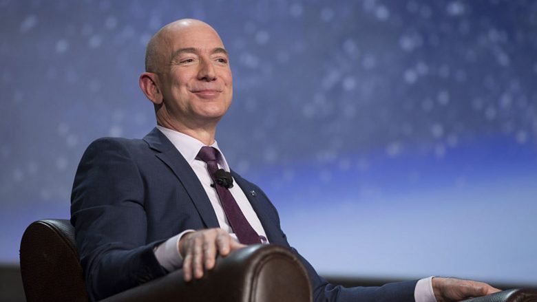 Jeff Bezos do t’i dhurojë 100 milionë euro për bankat ushqimore amerikane