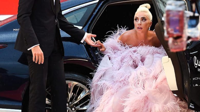 Lady Gaga hap zemrën në intervistë: Ndjehesha e shëmtuar dhe më ngacmonin kur isha në shkollë