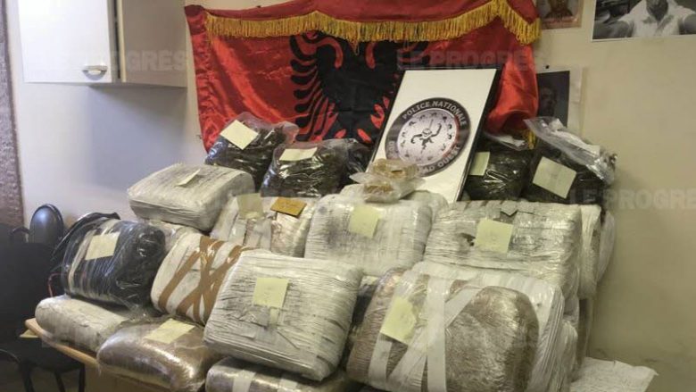 Drogë e mbuluar me flamurin shqiptar në Francë, me vlerë 1 milionë euro