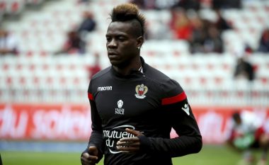 Balotelli i thërret mendjes, arrin në qendrën stërvitore të Nices para gjithë shokëve të skuadrës