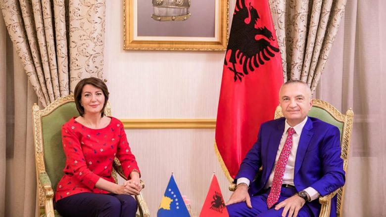 Meta i jep shtetësinë shqiptare ish-presidentes Atifete Jahjaga