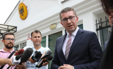 Mickoski: Zaev ta merr guximin dhe të pranojë duel televiziv, në fund do t’i tregoj për bojkotimin e referendumit