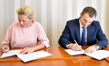 Ministria e Punës nënshkruan marrëveshje për mbrojtjen e fëmijëve në Kosovë