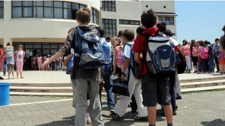 Maqedoni, sot fillon viti shkollor për nxënësit e shkollave të mesme dhe fillore