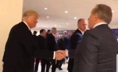 Pacolli ndjen kënaqësi, ia shtrëngon dorën Donald Trumpit (Video)