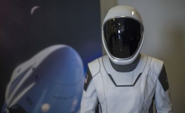 SpaceX regjistron pasagjerin e parë privat për në Hënë – kush mund të jetë ai?