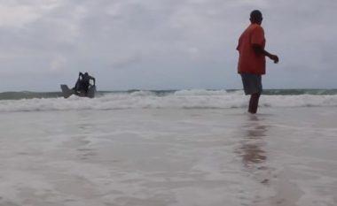 Prezervativët ua “shpëtojnë” jetën peshkatarëve të Kenisë (Video)