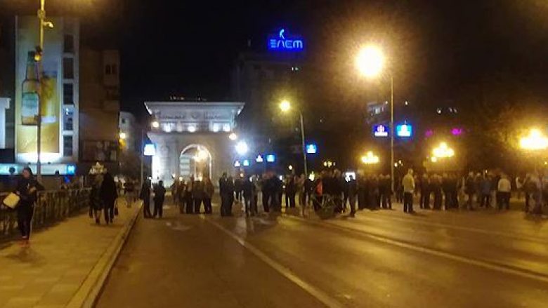 Protestë para Kuvendit për bojkotimin e referendumit