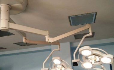 QKUK pajiset me 10 ultrazë dhe llamba operative për sallat e operacionit