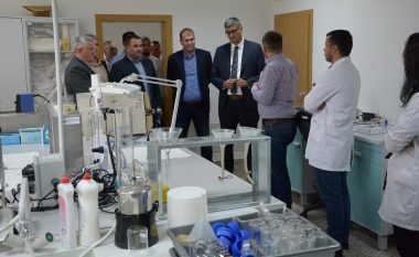 Ministri Rikalo vizitoi Institutin Bujqësor në Pejë