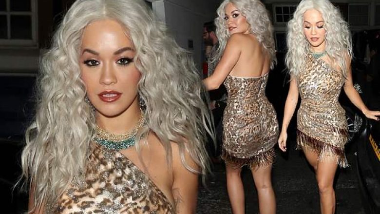 Rita Ora duket ‘e egër’ në festën e xhunglës në Londër, rrëmben sërish vëmendje me dukjen e saj