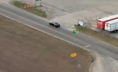 Nuk iu bind urdhrave të policisë së Teksasit të cilët i gjuajti me revole, ata iu kundërpërgjigjën duke e qëlluar për vdekje (Video, +18)