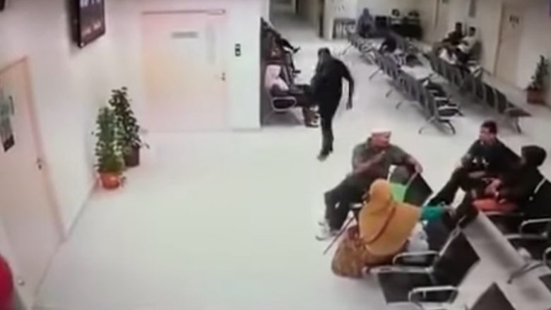 Futet në një spital privat në Malajzi dhe hedh koktej molotovi, lëndohen pesë persona (Video)