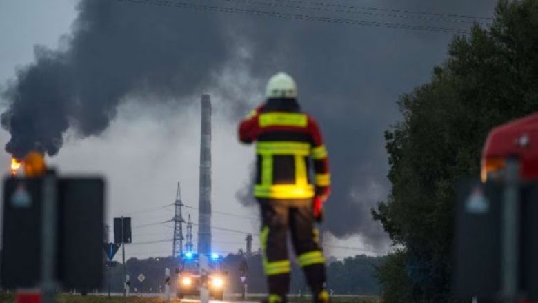 Tetë të lënduar nga shpërthimi në rafinerinë gjermane