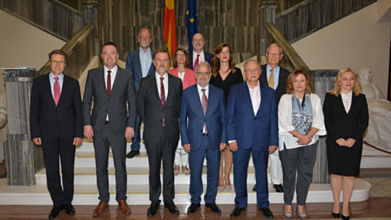 Xhaferi takohet me anëtarët e Komitetit të përzier parlamentar të BE-së