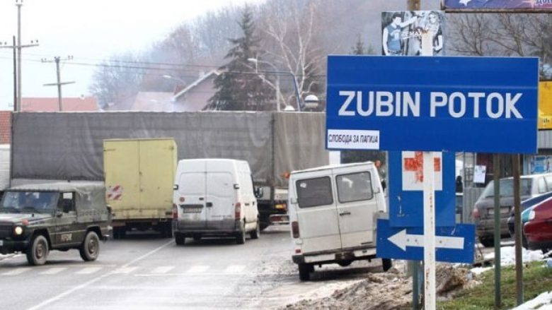 Serbët lirojnë rrugën që çon në Zubin Potok