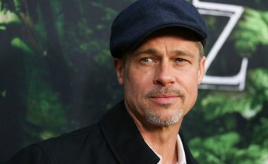 Brad Pitt me stil të ri të flokëve duket më i freskët