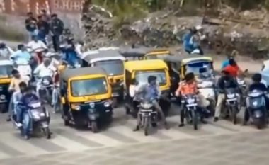 Shembet “billboardi” gjigant në Indi, humbin jetën katër persona – kamera e sigurisë filmoi gjithçka (Video, +18)
