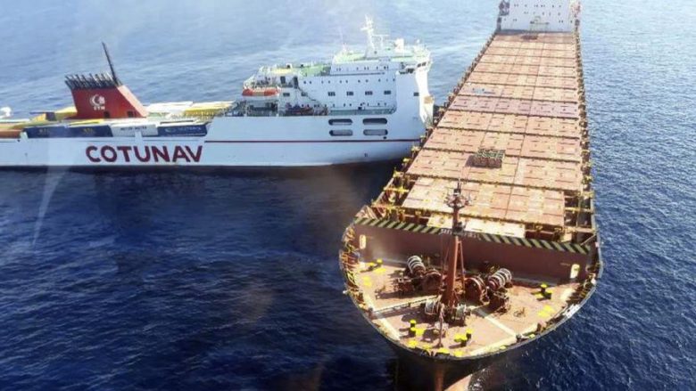 Dy anije transportuese përplasen, rrezja prej katër kilometrave mbushet me naftë – nuk raportohet për të lënduar (Video)