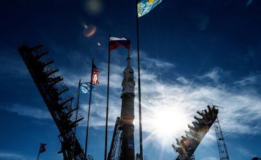 Anija kozmike ruse pëson defekt, bën ulje emergjente (Video)