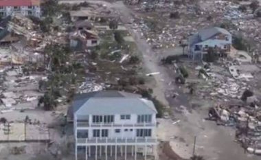 Edhe pse të gjitha objektet përreth u bënë rrafsh me tokë, shtëpia trekatëshe i shpëtoi mrekullisht uraganit Michael në Florida (Foto)