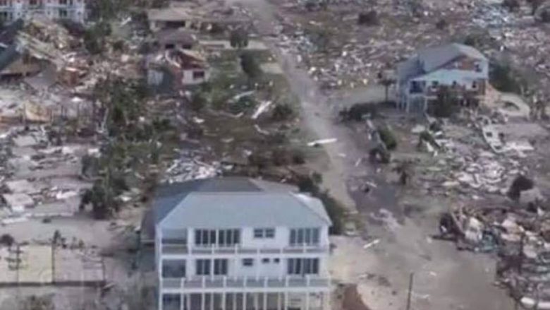 Edhe pse të gjitha objektet përreth u bënë rrafsh me tokë, shtëpia trekatëshe i shpëtoi mrekullisht uraganit Michael në Florida (Foto)