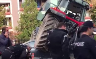 Të shtëna armësh para Parlamentit turk, policia plagos shoferin e traktorit që nuk deshi të ndalet (Video)