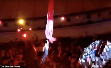 Akrobatja rrëzohet në tokë nga 5 metra lartësi, shpëton mrekullisht (Video, +18)