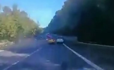 Shoferët e Ferrari dhe Porsche që garonin në korsinë e gabuar, shkaktojnë aksident me fatalitet në Sllovaki (Video, +18)