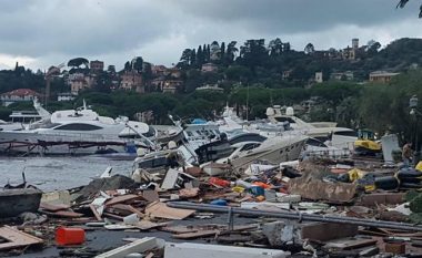 Shembet diga, mes dhjetëra varkave të shkatërruara edhe jahti i familjes Berluskoni (Video)