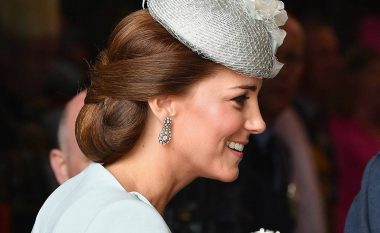 Përse Kate Middleton e ndryshon stilin e flokëve secilën herë që rikthehet nga pushimi i lehonisë