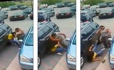 Rrahu brutalisht gruan të cilën e akuzoi se ia kishte zënë parkingun, kamerat e sigurisë filmojnë gjithçka (Video, +18)