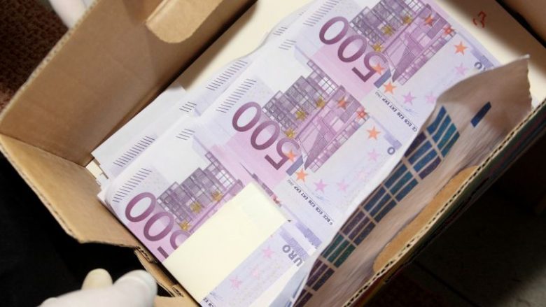Policia gjen “fabrikën” e parave false, konfiskohen miliona euro dhe dollarë në Bullgari