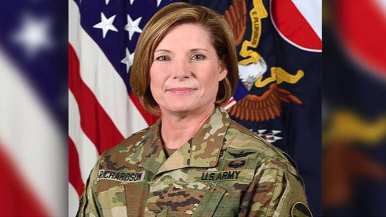 Për herë të parë, një grua po udhëheq komandën më të madhe në Ushtrinë Amerikane